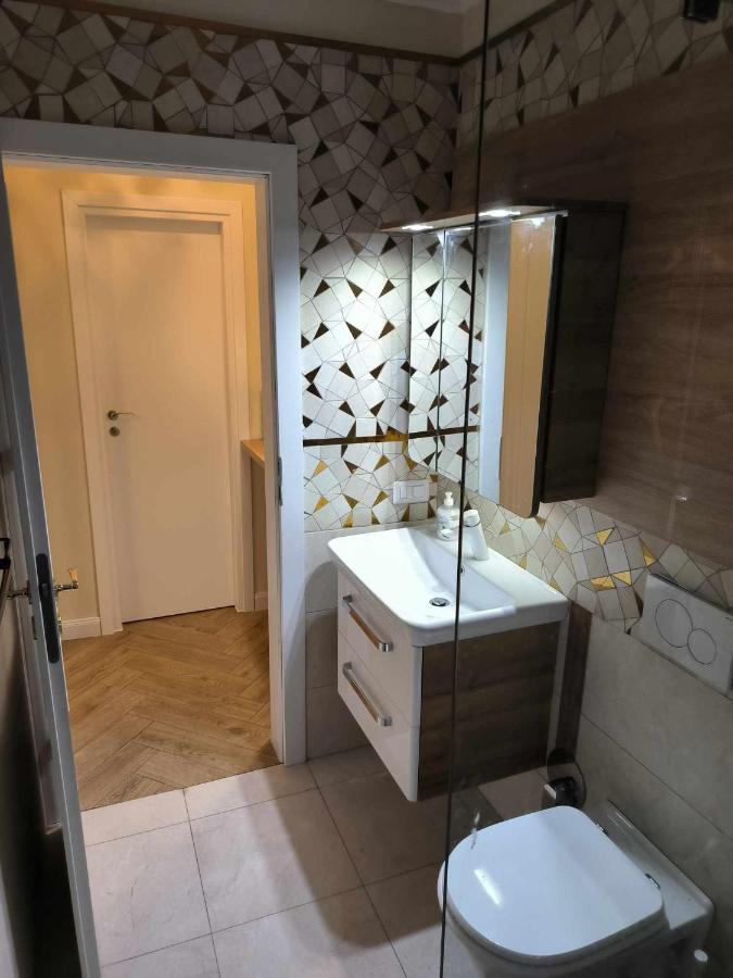 דירות קלוז'-נאפוקה Luxury Airport Retreat מראה חיצוני תמונה
